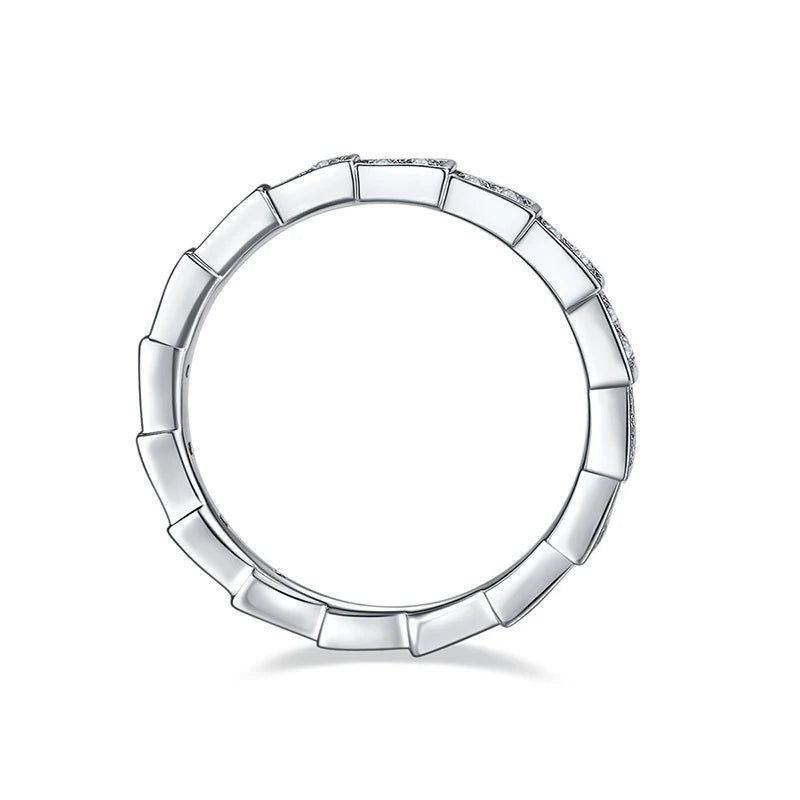 Grandeur Glow - Women's Moissanite Ring MoissaRight