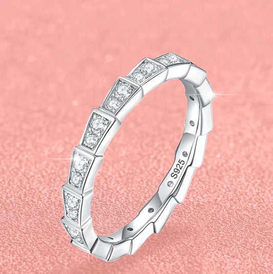 Women's Moissanite Wedding  Ring MoissaRight