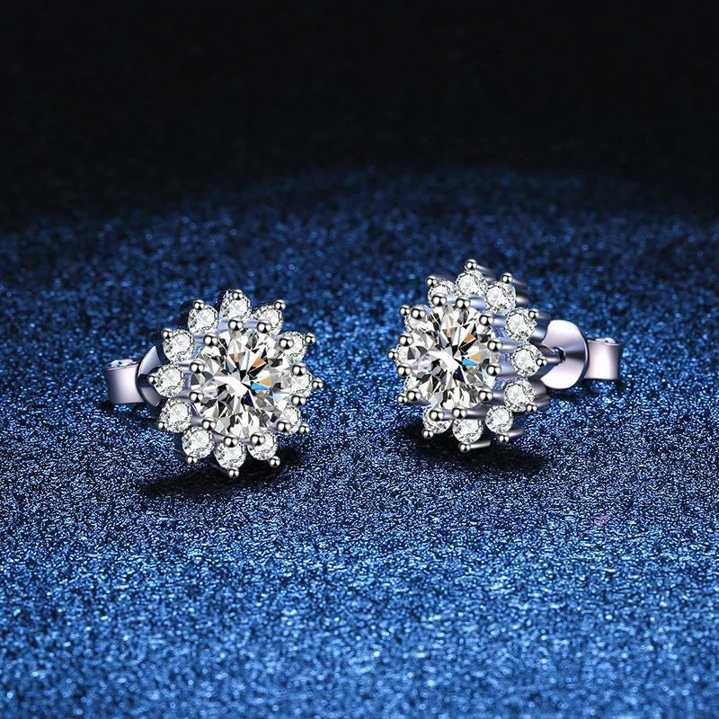 Flower-shaped Moissanite earrings